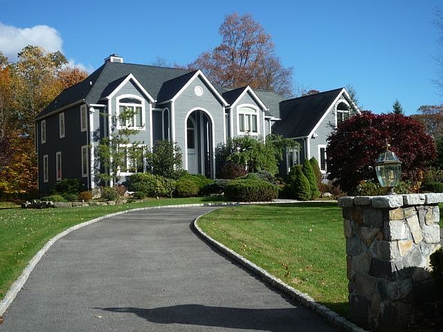 1st image of 2 Spruce Hill Ct