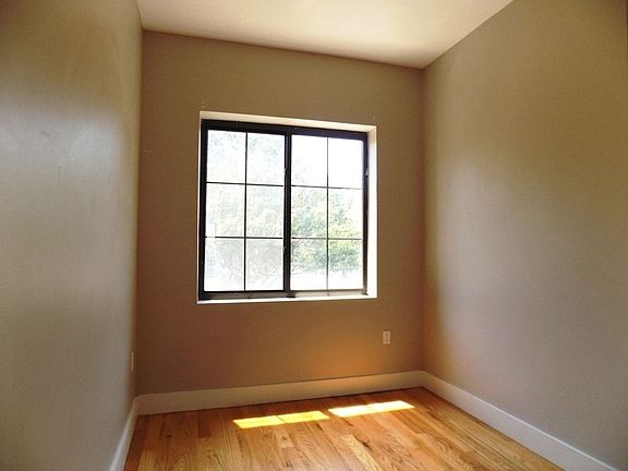 3rd image of 17 Garden St #2L1