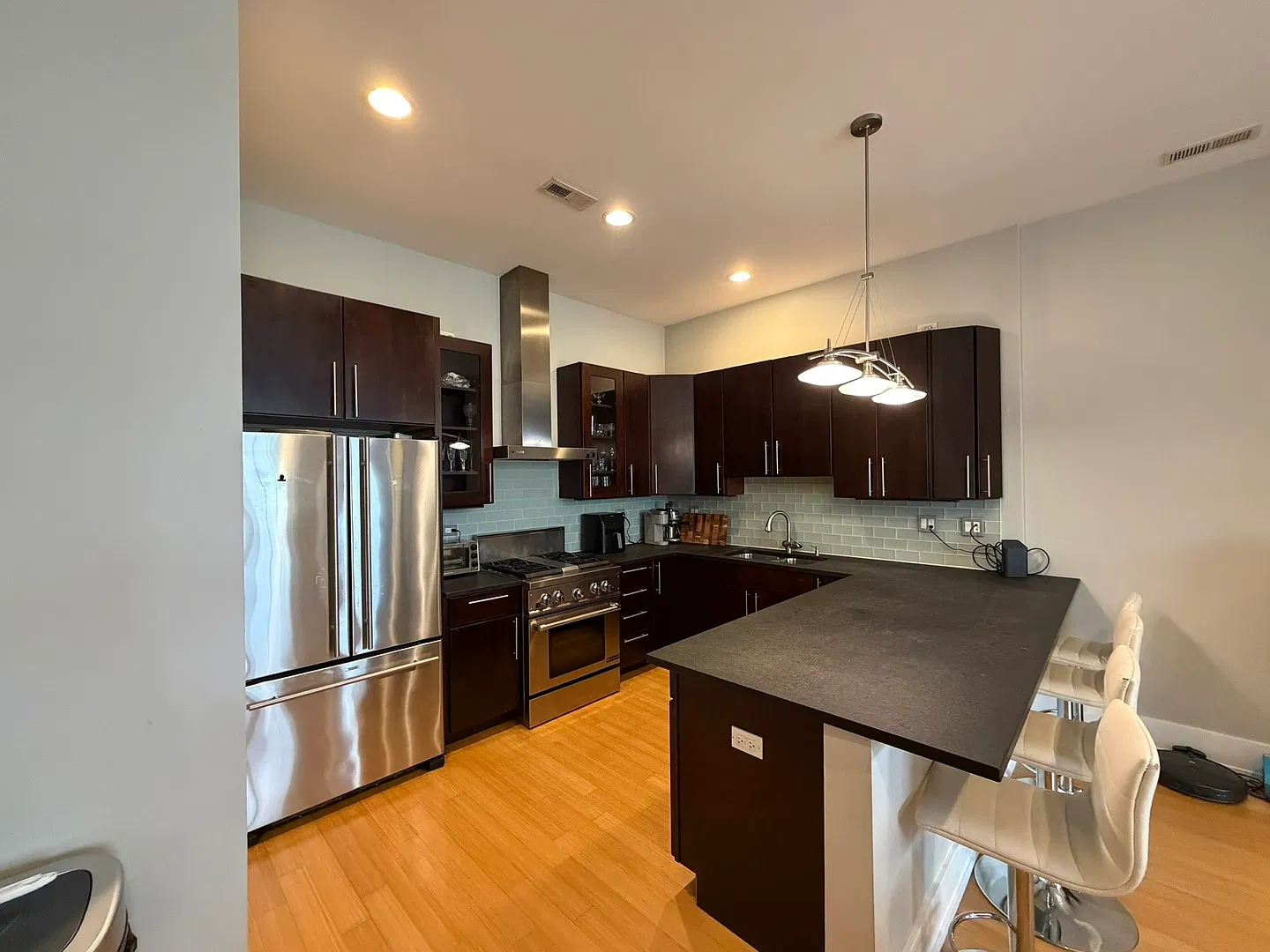 3 bed, 1650 sqft, $3,900 — Photo 2
