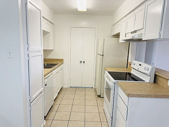 4th image of 2301 Monte Carlo Dr APT A