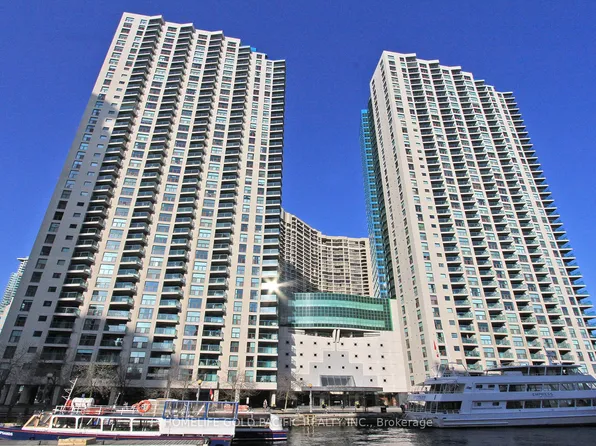 77 Harbour Sq #3702, Toronto, ON M5J 2S2