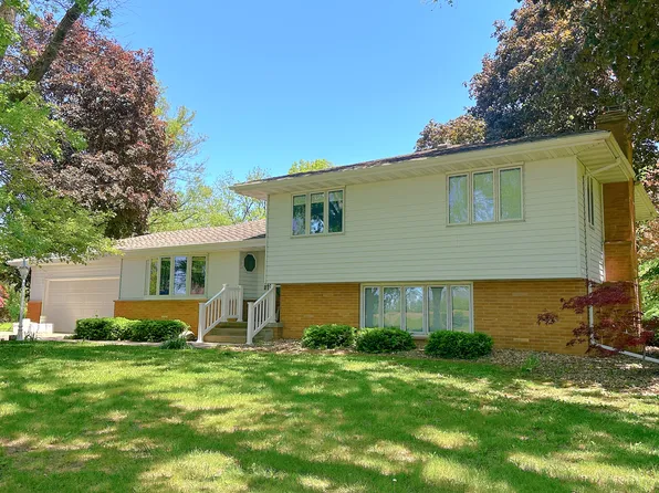 5 N Acres Dr, Streator, IL 61364