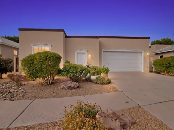 636 Rio Azul Ln NW, Albuquerque, NM 87104
