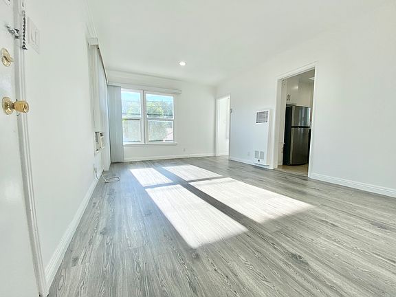 3rd image of 1518 Laurel Canyon Blvd APT 10