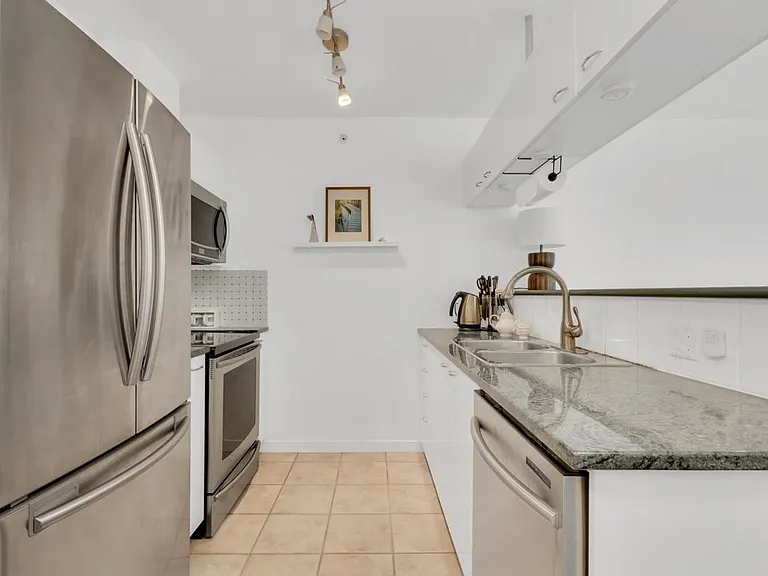 1331 Alberni St #1601 — Photo 6