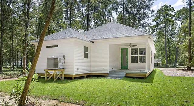 3 bed, 2.0 bath, 1674 sqft, $2,300 — Photo 3