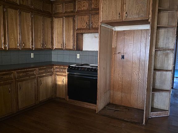 5th image of 2332 Country Club Dr