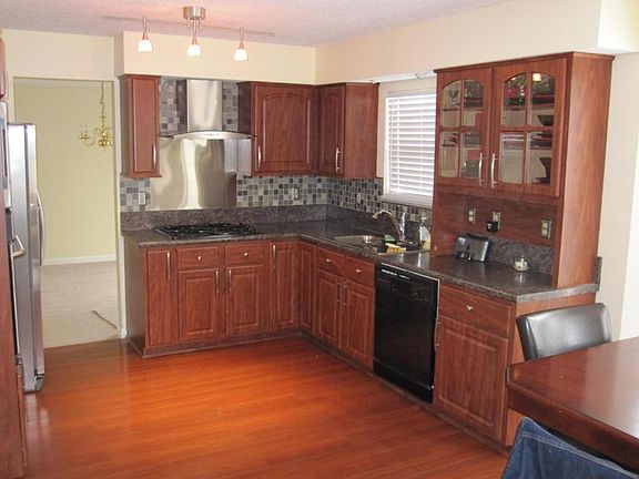 2nd image of 2407 Walborn Dr