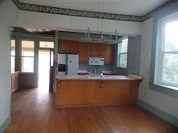 4th image of 1345 Market St