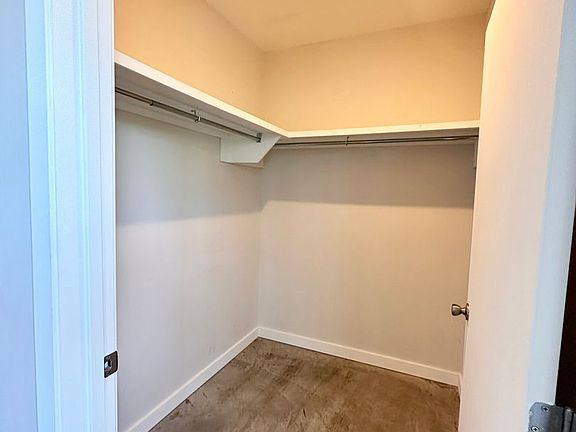 3rd image of 3100 Banks St #310