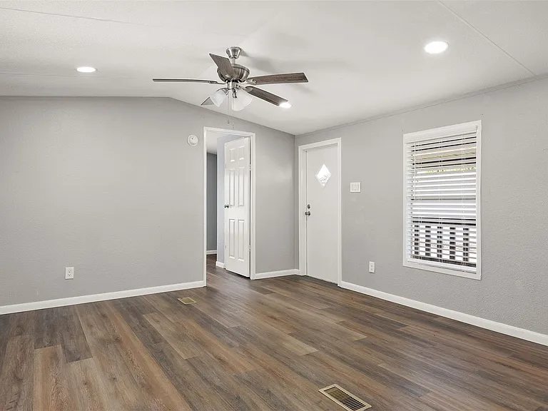 2222 N Austin Ave #32 — Photo 6