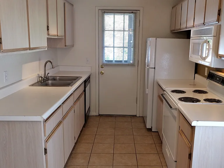 Forest Meadows Apartments — Photo 32