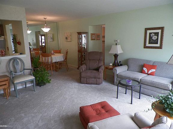 2nd image of 504 Sunset Ln