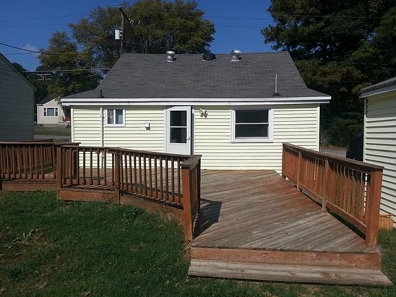 3rd image of 205 N Fern Ave