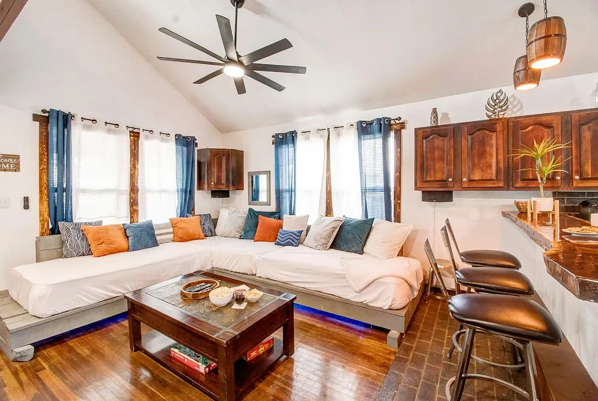 2 bed, 1350 sqft, $4,500 — Photo 3