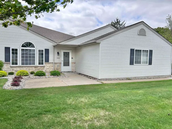 104 Lakewood Dr, Adrian, MI 49221
