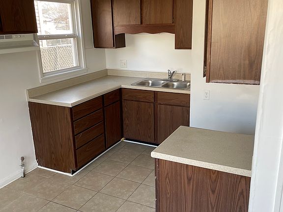 4th image of 1049 E 18th Ave