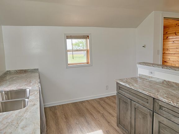 5th image of 324 Wixon Pit Rd