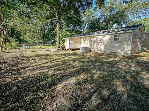 4th image of 4807 Center Dr
