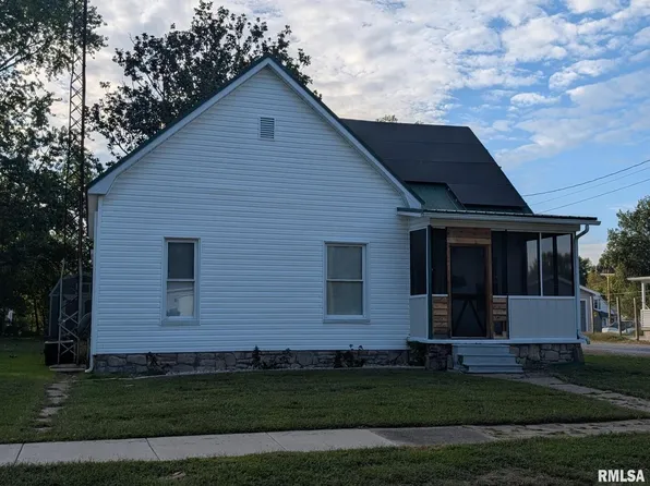 405 S State St, Christopher, IL 62822