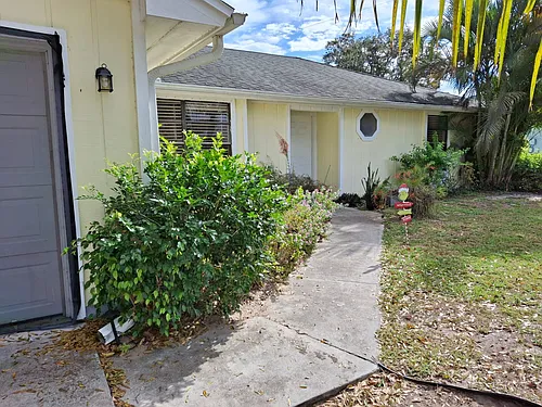 385 Toledo St Photo 1
