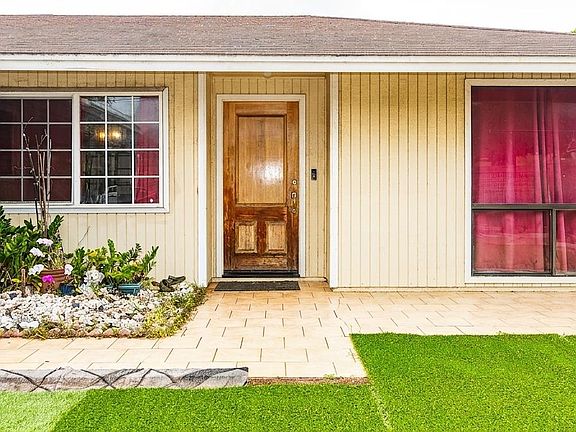 2nd image of 925 Kuhio Pl