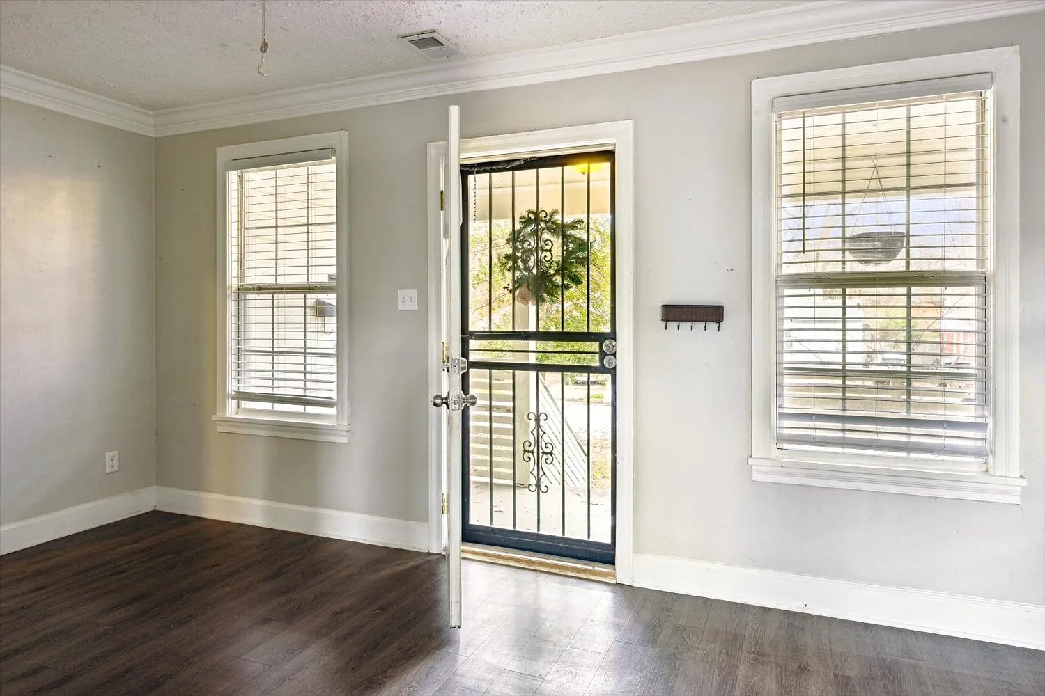 3553 Marion Ave — Photo 4