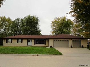 2349 Briarwood Dr, Dubuque, IA 52002