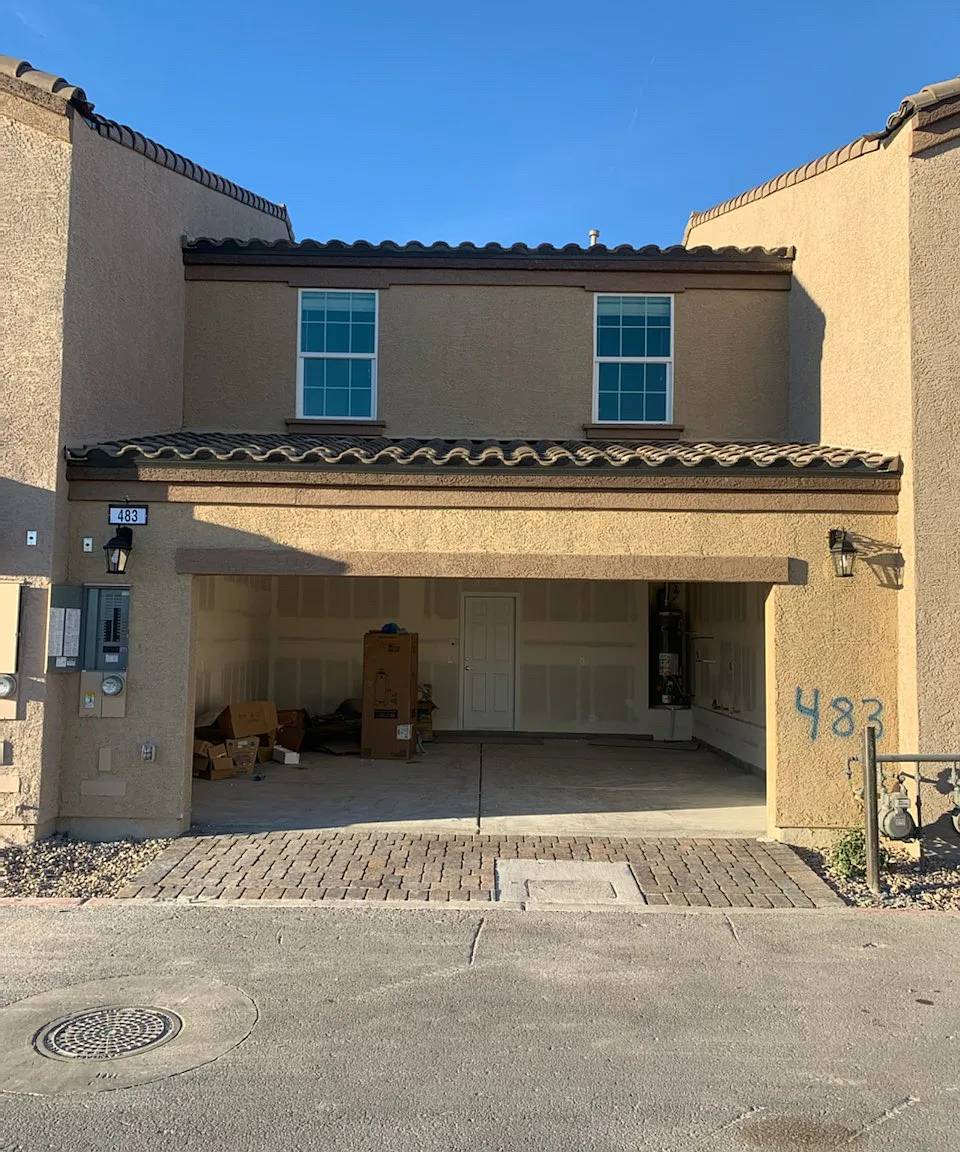 3 bed, 2.5 bath, 1447 sqft, $2,400 — Photo 2