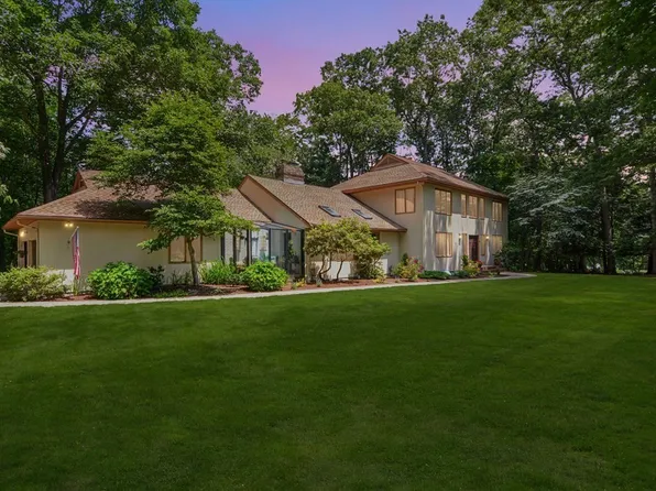 30 Foxwood Cv, Holliston, MA 01746