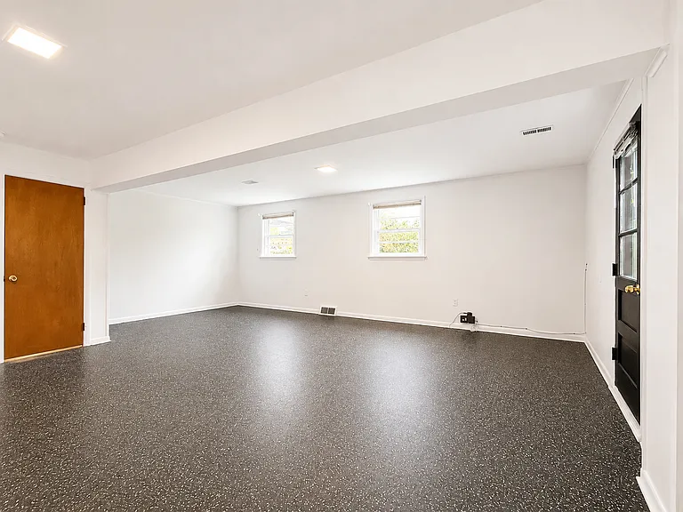 527 W Marion St — Photo 21