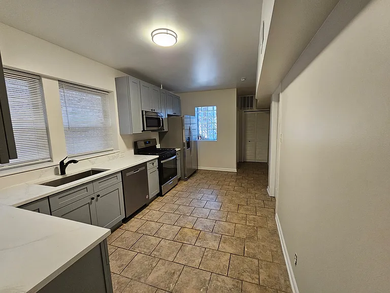 6417 N Bell Ave #3 — Photo 2