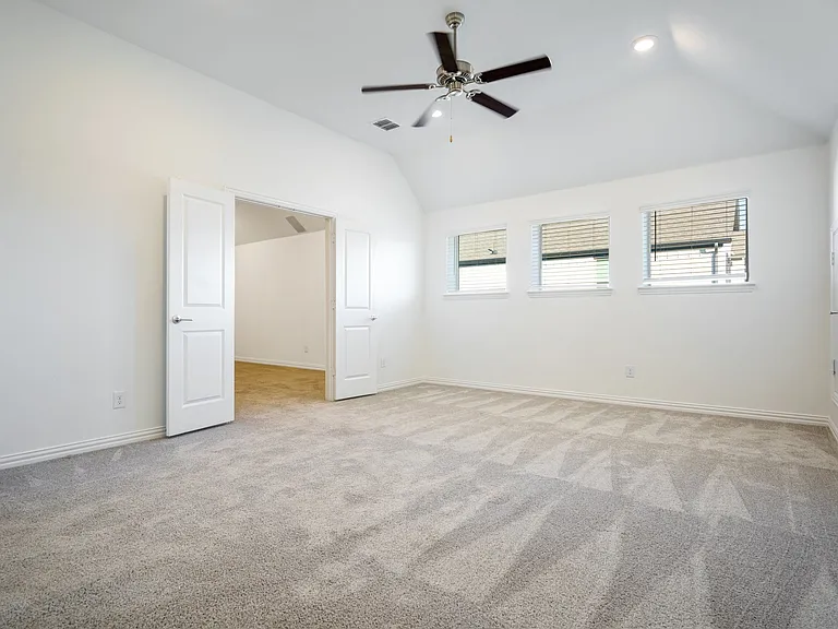 7470 Sanctuary Dr — Photo 26
