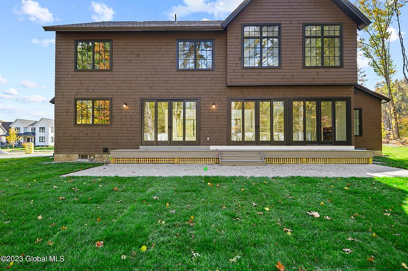 4th image of 32 Jenna Jo Avenue
