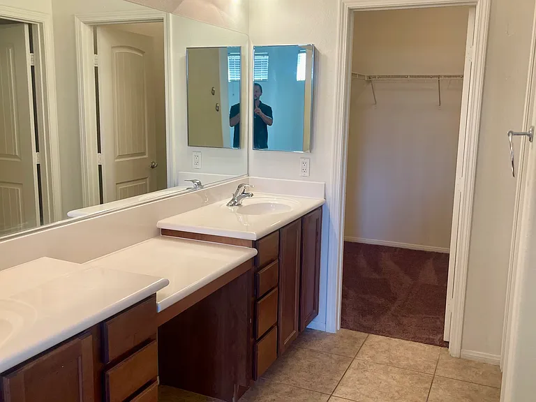 6550 Ditmars St — Photo 5