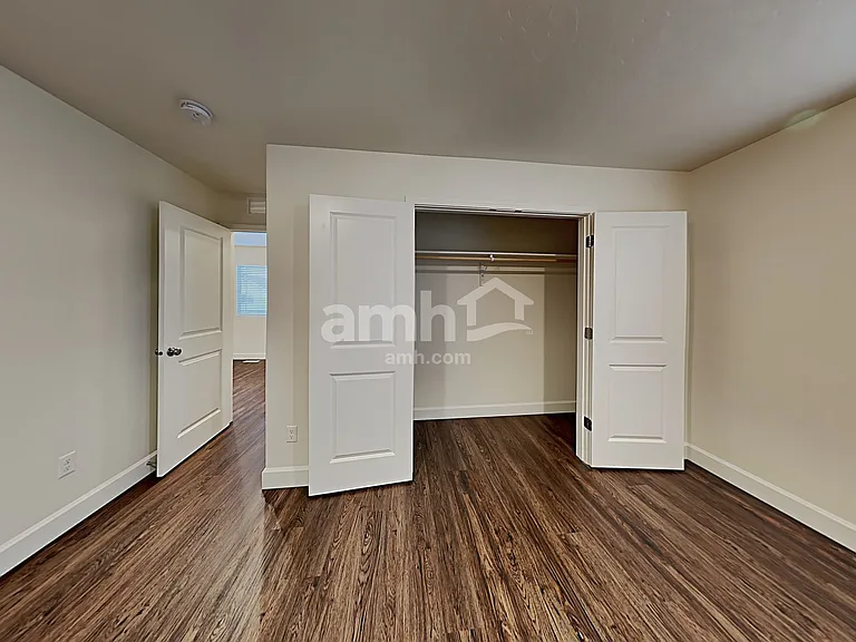 981 N Barkvine Ave — Photo 17