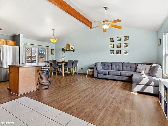 4th image of 899 Cottonwood Dr