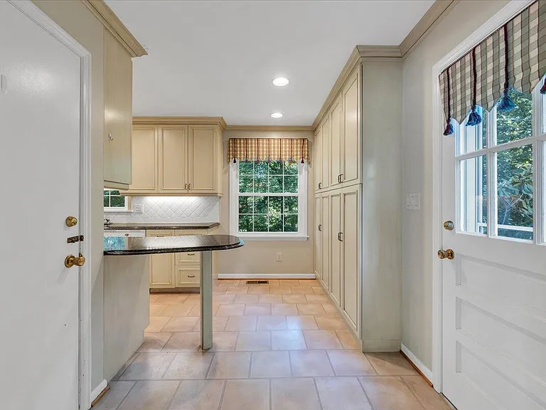 1814 Pelham Dr — Photo 10