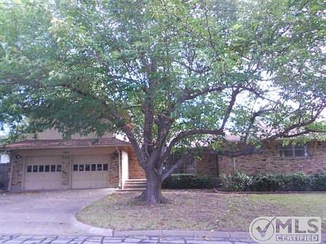 2nd image of 1300 Lee St
