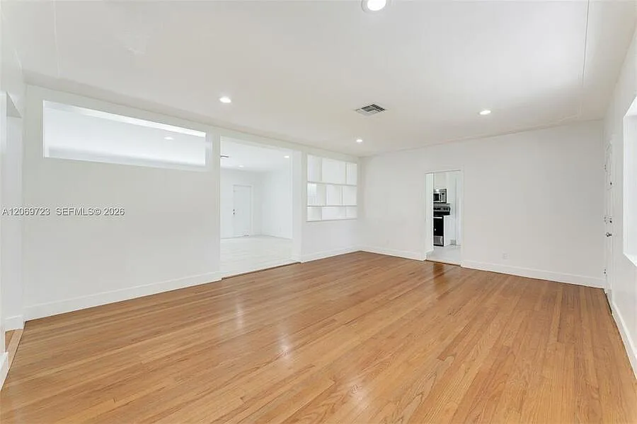 3 bed, 1840 sqft, $7,990 — Photo 4
