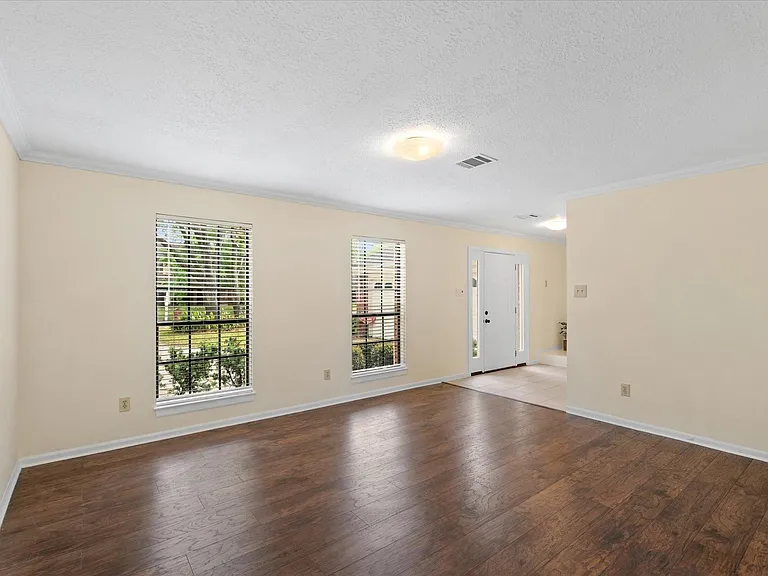 3807 Forest Village Dr — Photo 6