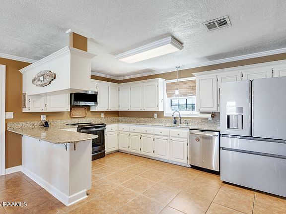 3rd image of 303 National Rd