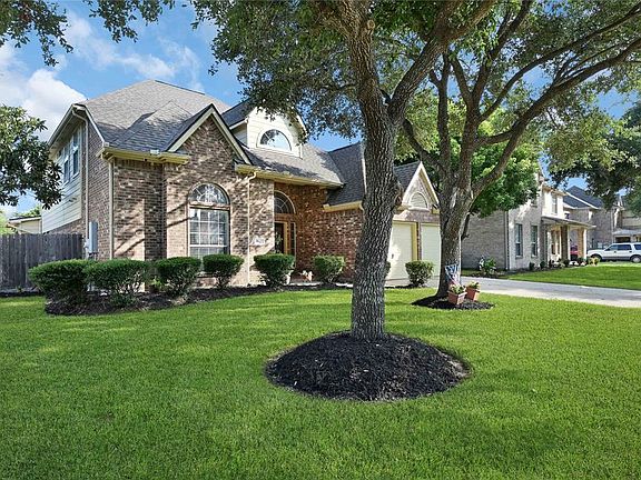 2nd image of 912 Elm Pointe