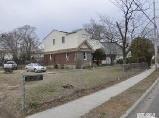 1096 Woodfield Rd, Rockville Centre, NY 11570