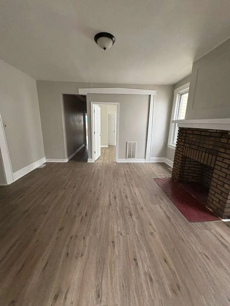 4 bed, 1200 sqft, $2,400 — Photo 1