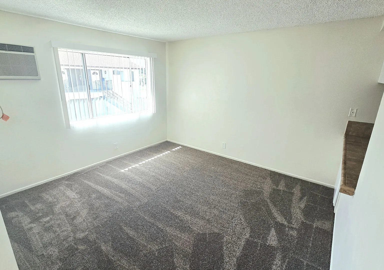 Two Bedroom Apartment For Rent in Ontario — Photo 4
