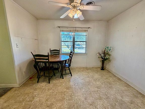 4th image of 211 Rock St