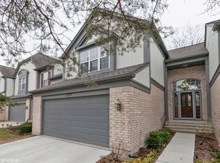 285 Lorraine Cir, Bloomingdale, IL 60108