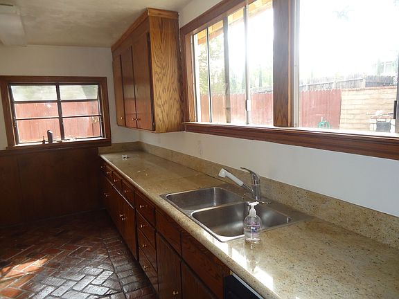 5th image of 22148 Schoolcraft St