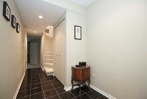 2nd image of 2901 N Wolcott Ave Unit J